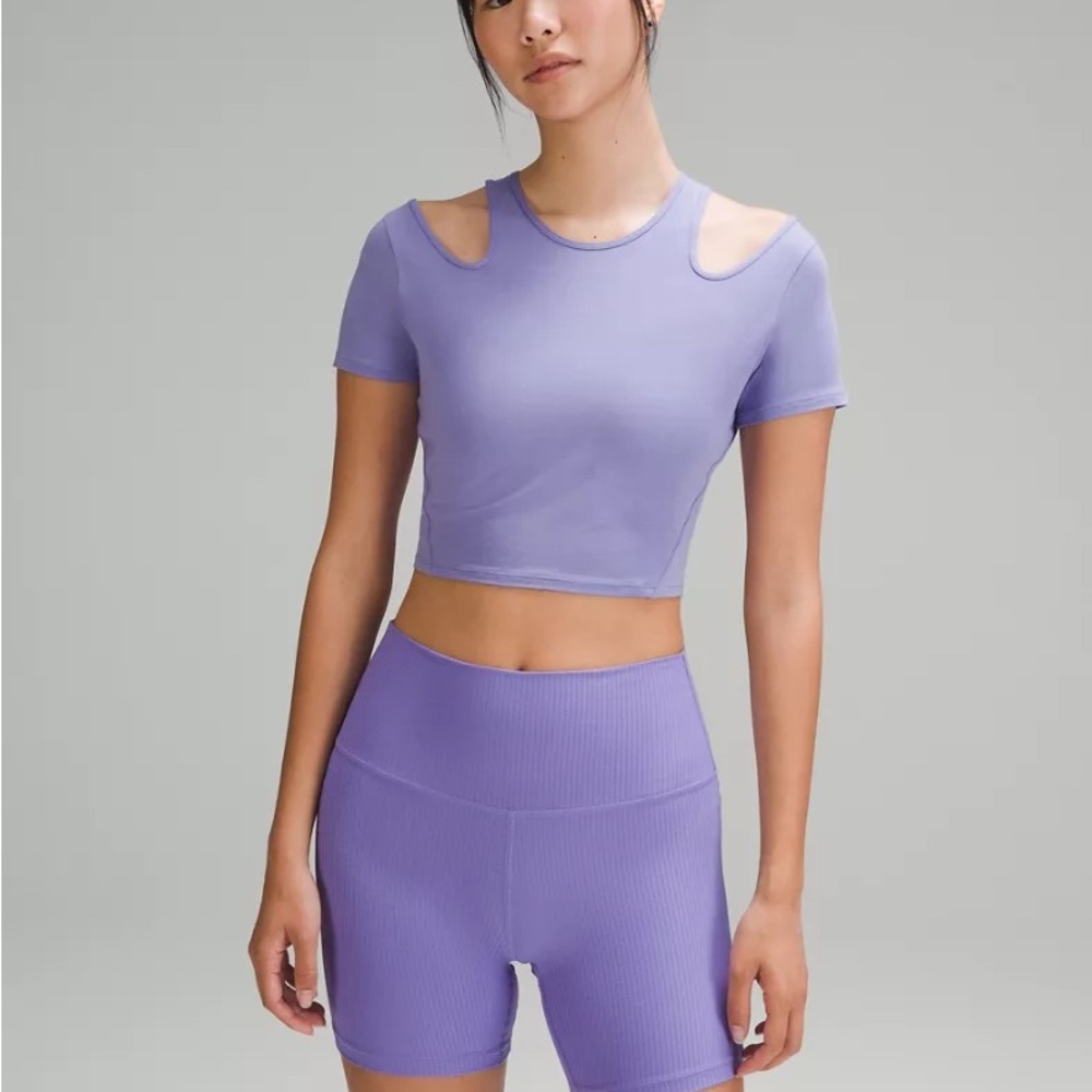 Lululemon (12) Shoulder Cut-Out Yoga T-Shirt
